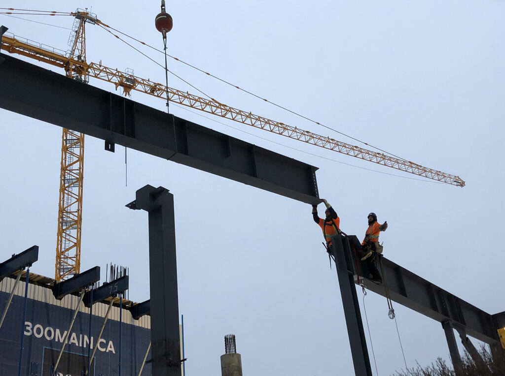 Every project is handled by licensed ironworkers, guaranteeing high-quality workmanship and strict safety adherence.